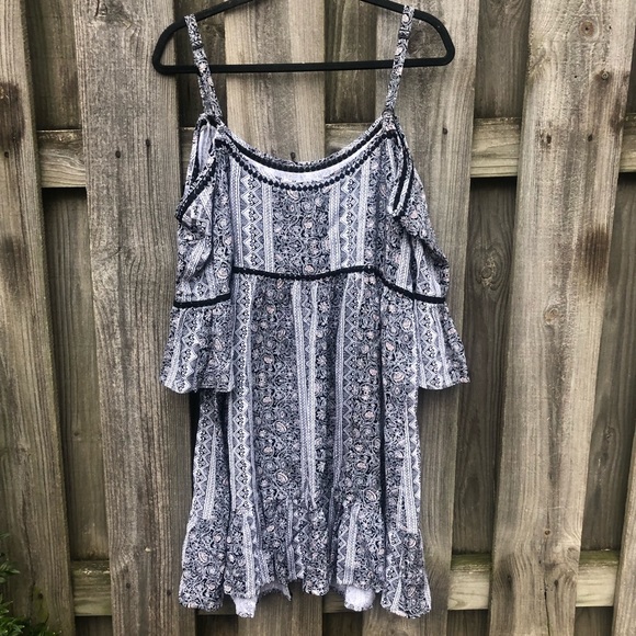 Torrid off the shoulder Challis mini dress. - Picture 7 of 10